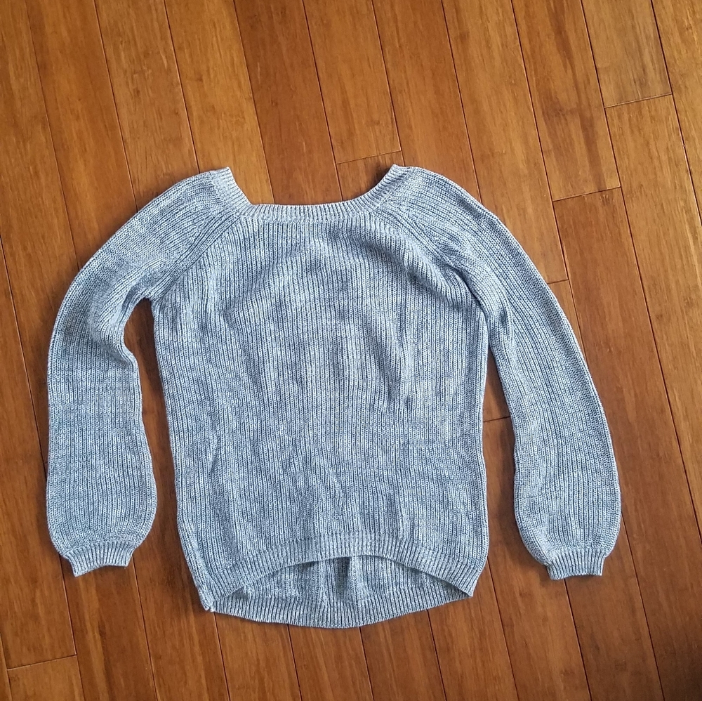 Knit sweater with small balloon sleeve